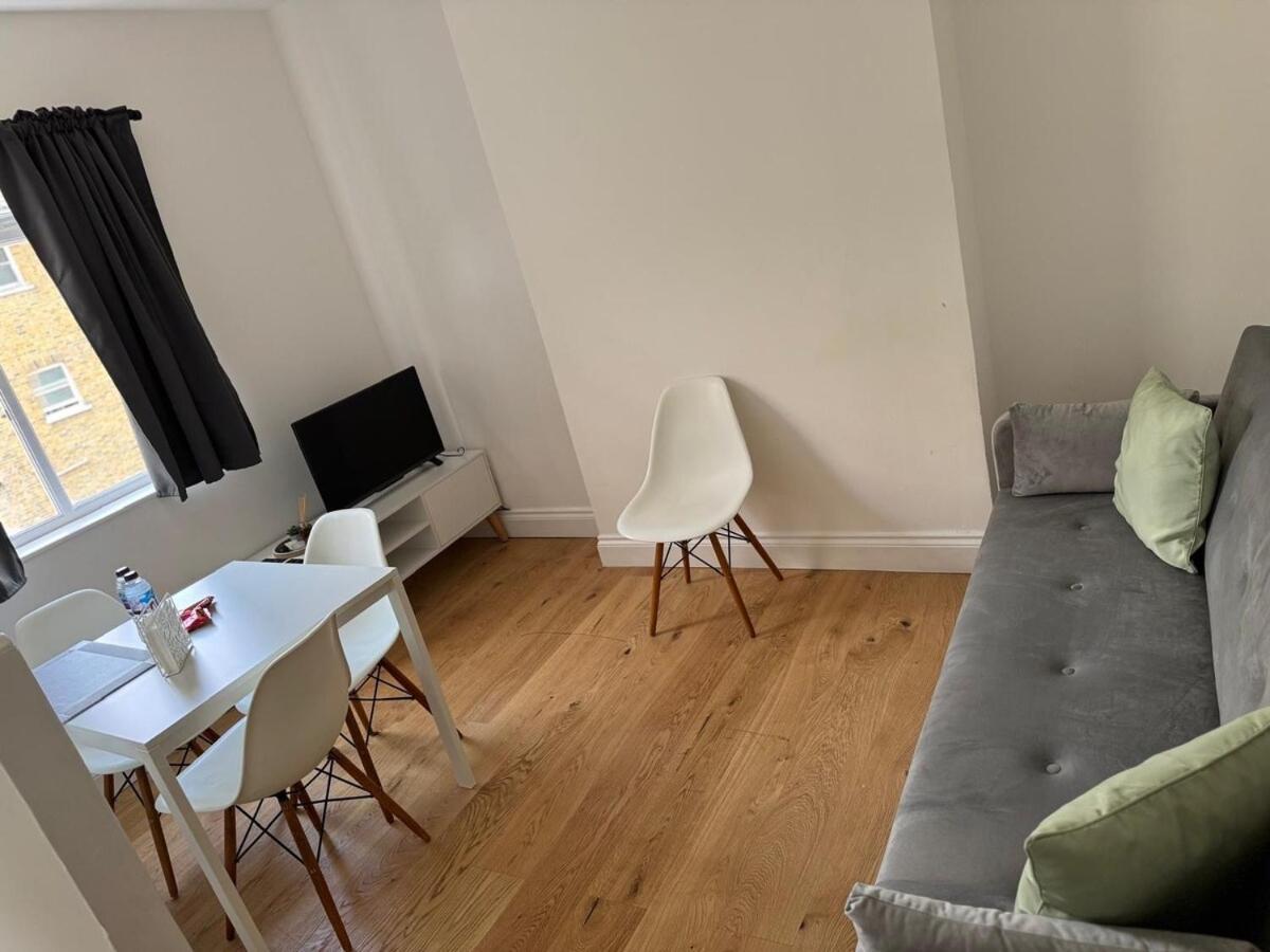 One Bed Flat In Clapham Juction London